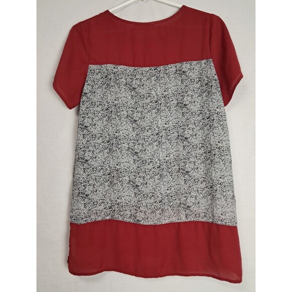 Dahlya Women's Small Short Sleeve Red Colorblock Gray Snakeskin Lightweight Top - Picture 2 of 7